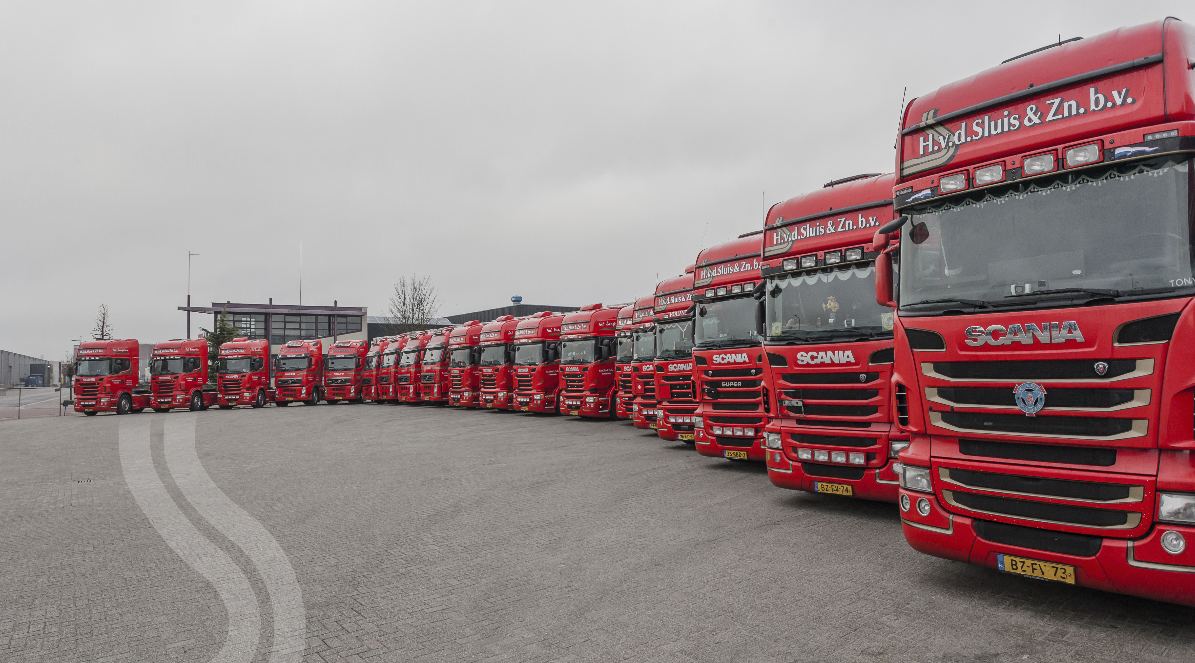 Vrachtwagen van H. van der Sluis Transport